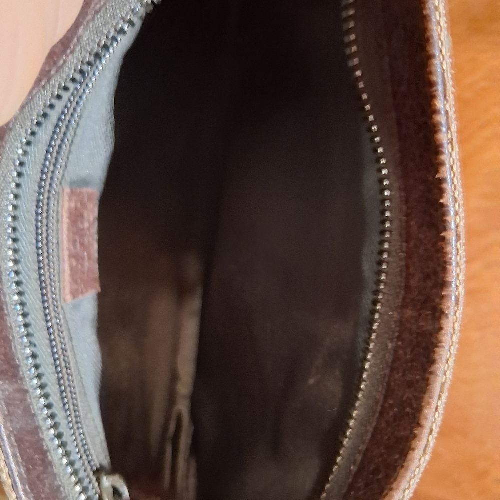 Gucci Tan and Brown Crossbody Bag - Picture 16 of 16